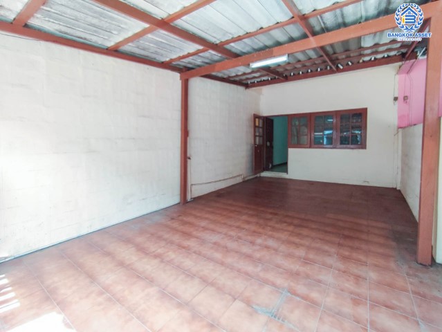 *****ทาวน์เฮ้าส์มือสองย่านนนทบุรี ม.ดวงแก้ว ติวานนท์-ปากเกร็ด เนื้อที่ 18 ตร.ว. ฟังก์ชัน 2 ห้องนอน 2 ห้องน้ำ 1 ที่จอดรถ อยู่บนทำเลดี เดินทางสะดวกสุดๆ ใกล้รถไฟฟ้าสายสีชมพู "สถานีแจ้งวัฒนะ-ปากเกร็ด28" และใกล้ทางด่วน "แจ้งวัฒนะ"